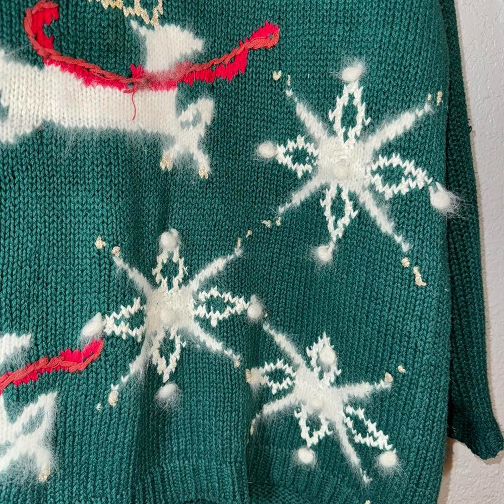 Festive Green Sweater with Reindeer and Snowflakes - Picture 5 of 8